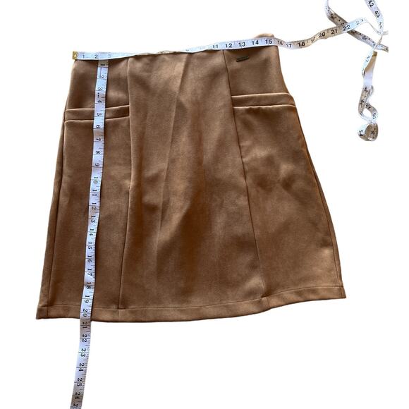 T Tahari faux suede flat front skirt with front pockets - Picture 8 of 8